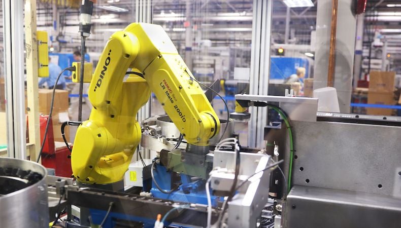 injection-molding-automation-robot
